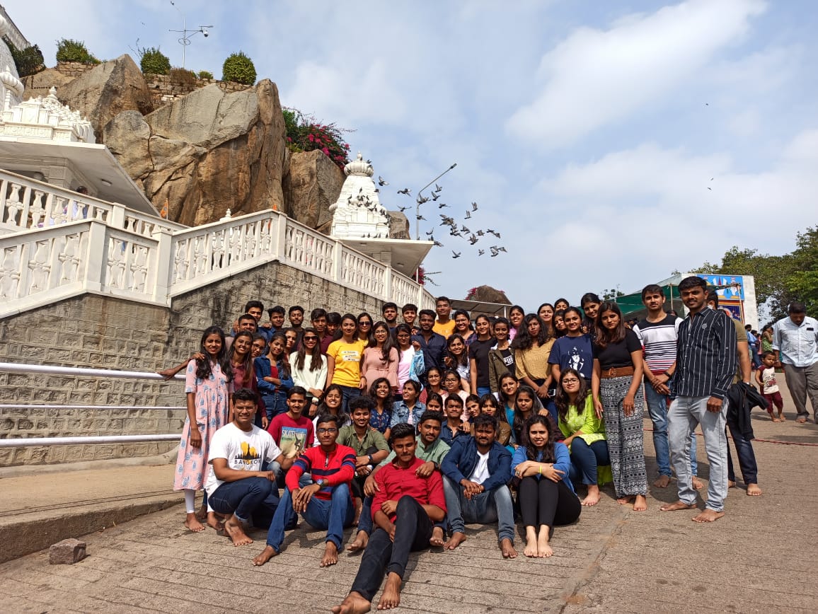 Students group photograph at Birla Temple, Hyderabad, SBPCOAD